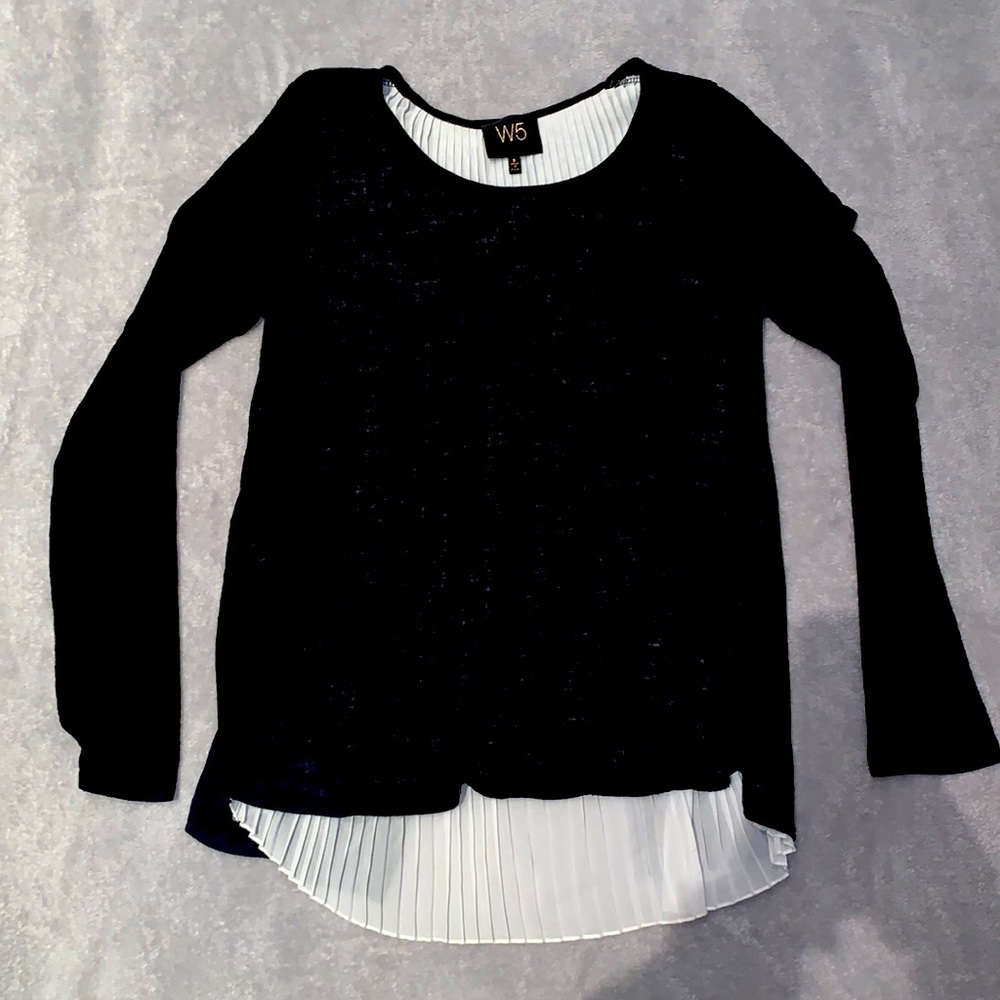 Black and white pleat open back layer chiffon top